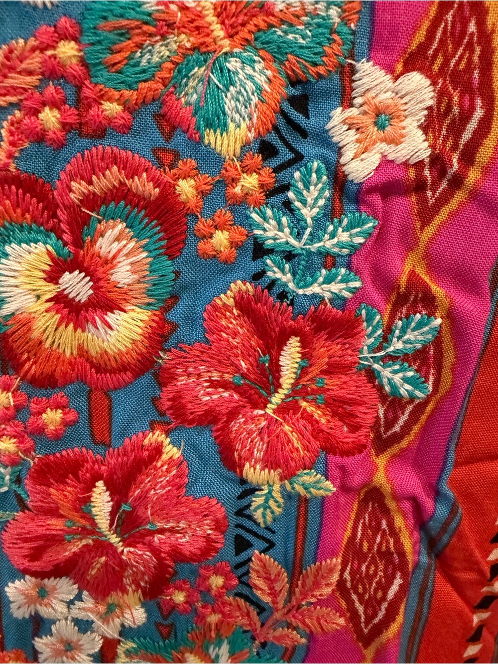 NWT Savanna Jane Red & Blue Embroidered Blouse Size Large - Picture 10 of 16